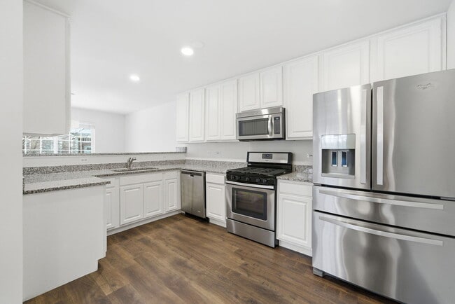 2330 Twilight Dr in Aurora, IL - Building Photo - Building Photo