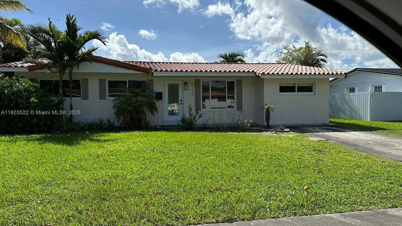 9770 SW 77th Terrace in Miami, FL - Building Photo