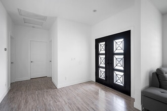 13311 Wixom St in North Hollywood, CA - Building Photo - Building Photo