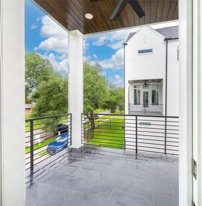 property at 1911 Lauderdale St