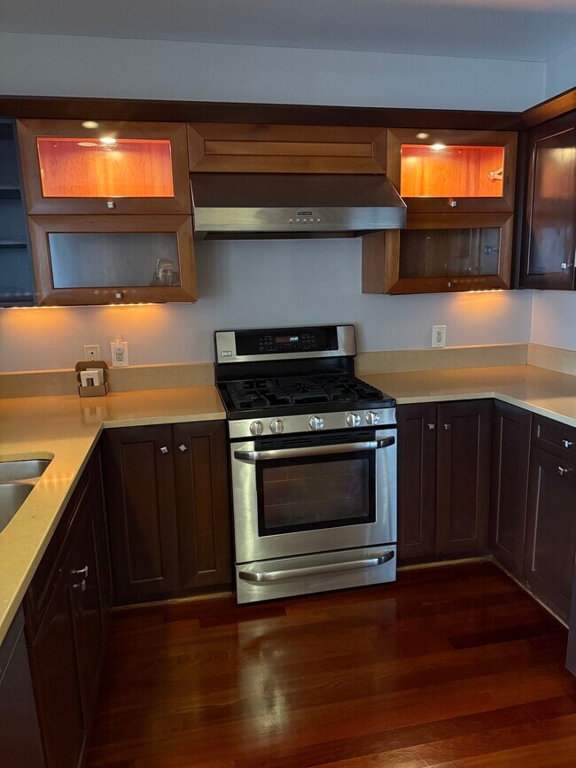 9 River St, Unit 2nd floor in Milford, CT - Foto de edificio - Building Photo