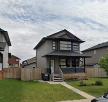 411 Hampton Cir in Saskatoon, SK - Building Photo