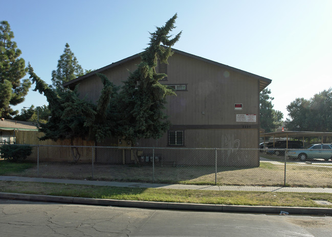 2225 S Lee Ave in Fresno, CA - Foto de edificio - Building Photo