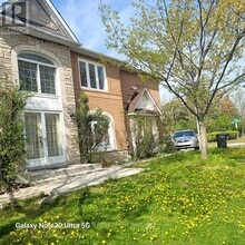 22 Yellow Brick Rd in Brampton, ON - Building Photo - Building Photo