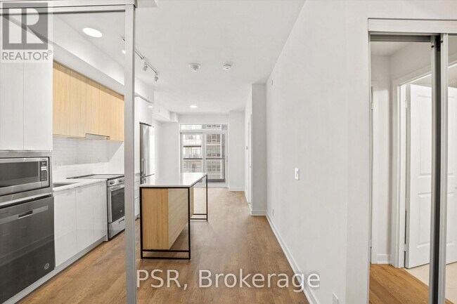 30 Upper Mall Wy in Vaughan, ON - Building Photo - Building Photo