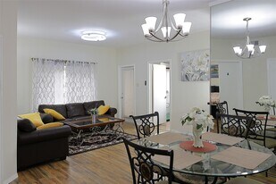 2213 S Braeswood Blvd in Houston, TX - Building Photo