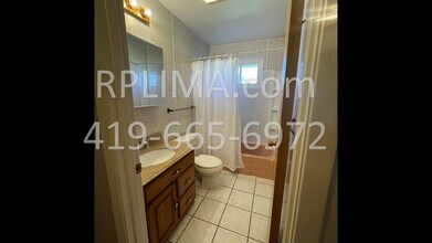 722 MacKenzie Dr in Lima, OH - Building Photo - Building Photo