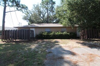 1375 Bakalane Ct in Pensacola, FL - Building Photo - Building Photo