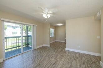 Port Tampa Flats in Tampa, FL - Building Photo - Interior Photo