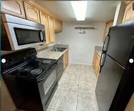 5740 S 900 E, Unit 12 in Murray, UT - Foto de edificio - Building Photo