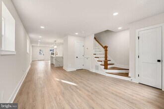 113 Clifford Ave in Alexandria, VA - Foto de edificio - Building Photo