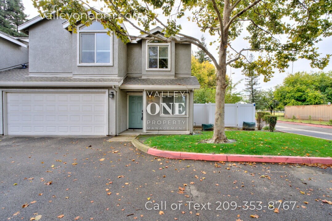 1130 E Monte Vista Ave in Turlock, CA - Building Photo
