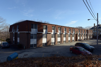 Oak Hill Apartments in Woonsocket, RI - Building Photo - Building Photo