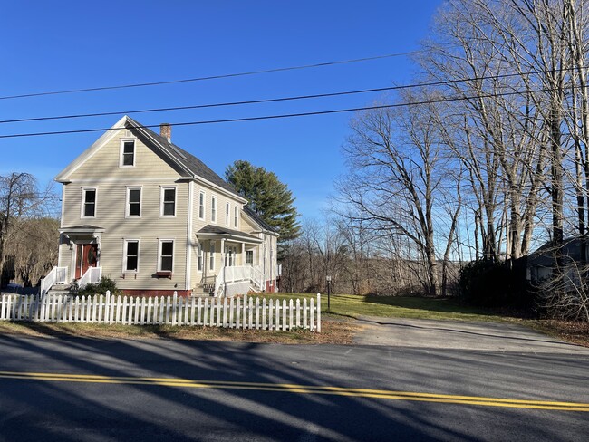 20 Old Pine Hill Rd, Unit A in Berwick, ME - Foto de edificio - Building Photo