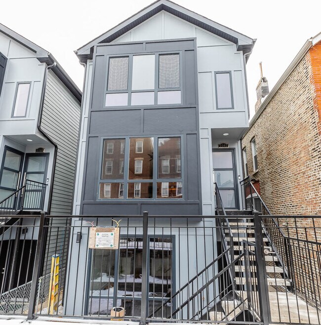 2307 W 19th St in Chicago, IL - Building Photo - Building Photo