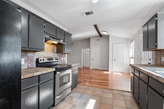 617 Tupuna Dr in Tool, TX - Building Photo - Building Photo