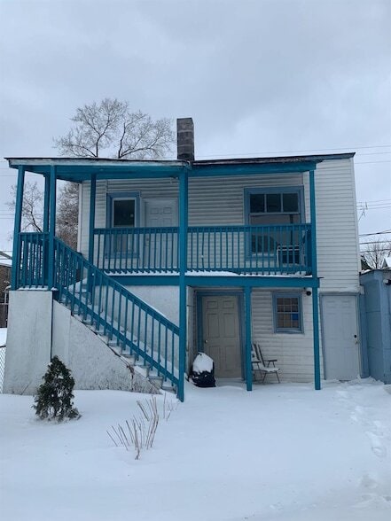 property at 5716 Calumet Ave