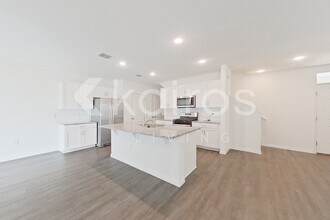 32020 Katelin Cir in Leesburg, FL - Building Photo - Building Photo