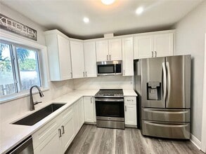 367 NW 153rd St in Miami, FL - Foto de edificio - Building Photo