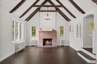 202 E Garden Rd in Larchmont, NY - Building Photo - Building Photo