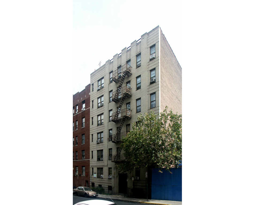 2266 N Andrews Ave in Bronx, NY - Building Photo