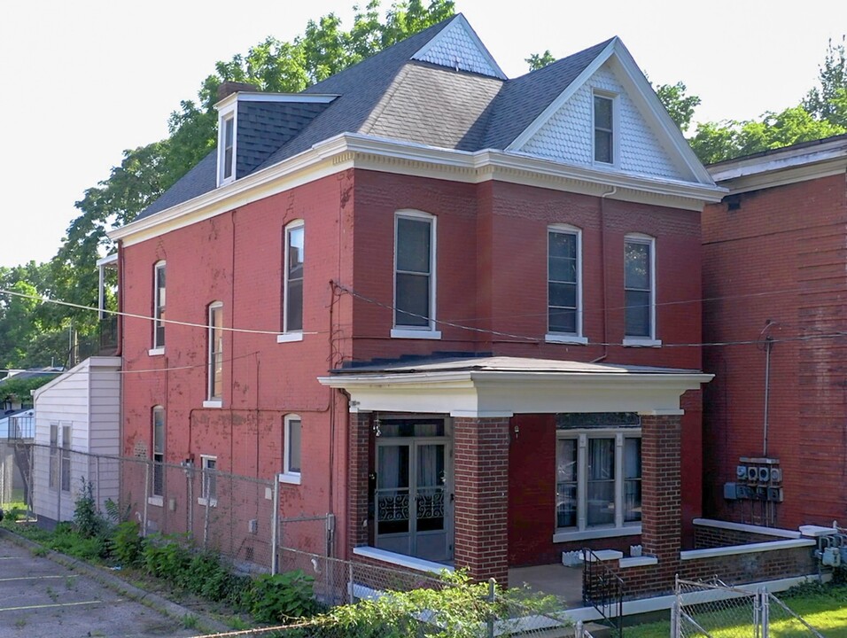 216 Woodbine St in Louisville, KY - Building Photo