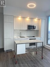 75 Canterbury Pl in Toronto, ON - Building Photo - Building Photo