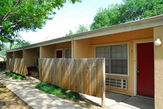 Magnolia Loft Apartments in Arlington, TX - Building Photo - Building Photo