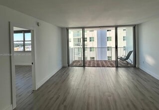 5838 Collins Ave in Miami Beach, FL - Building Photo - Building Photo
