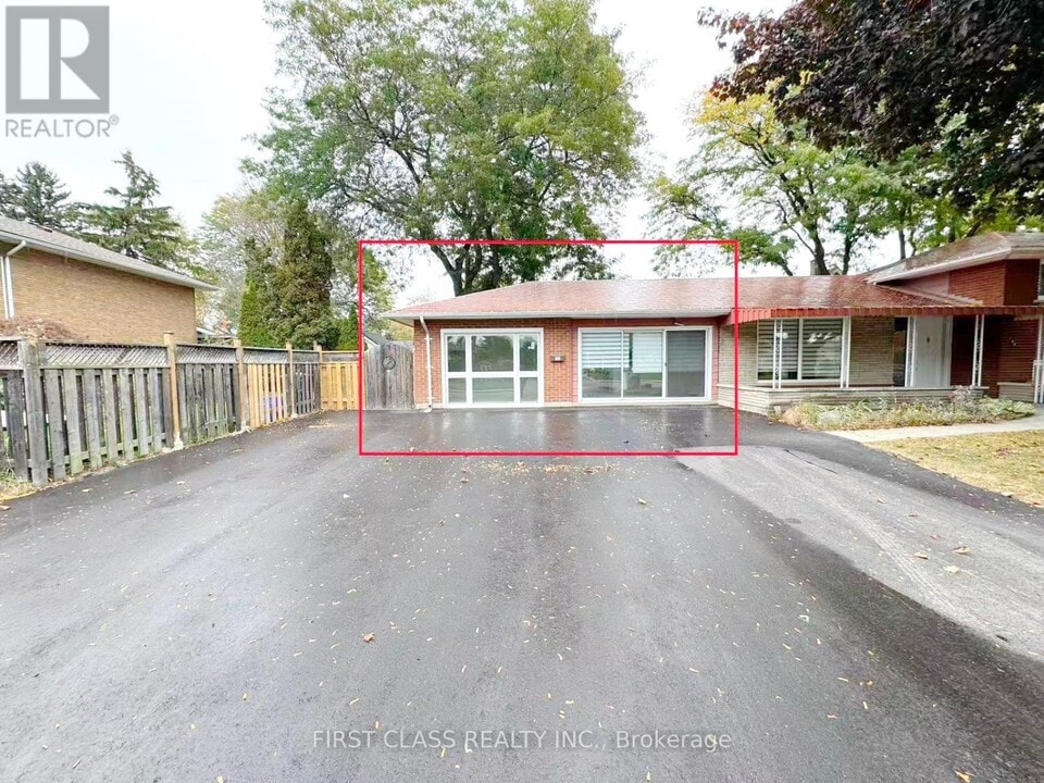 741 Proctor Rd in Burlington, ON - Building Photo