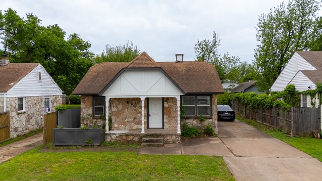 property at 624 SW 44th St