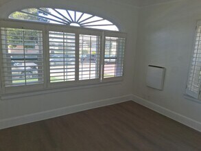 6250 S Van Ness Ave, Unit 6250 in Los Angeles, CA - Foto de edificio - Building Photo