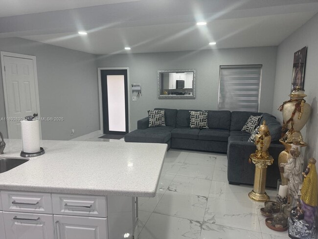 7703 NW 74th Ave in Tamarac, FL - Building Photo - Building Photo
