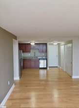 250 E Harbortown Dr, Unit 1006 in Detroit, MI - Building Photo - Building Photo