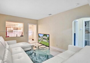 1868 NW 64th St in Miami, FL - Building Photo - Building Photo