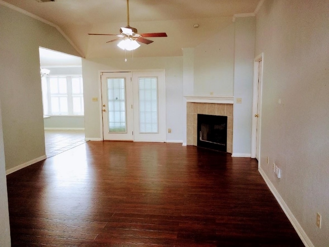 7996 Blue Bonnet St in Beaumont, TX - Building Photo - Building Photo