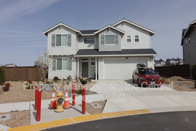 property at 4015 SW Quartz Pl