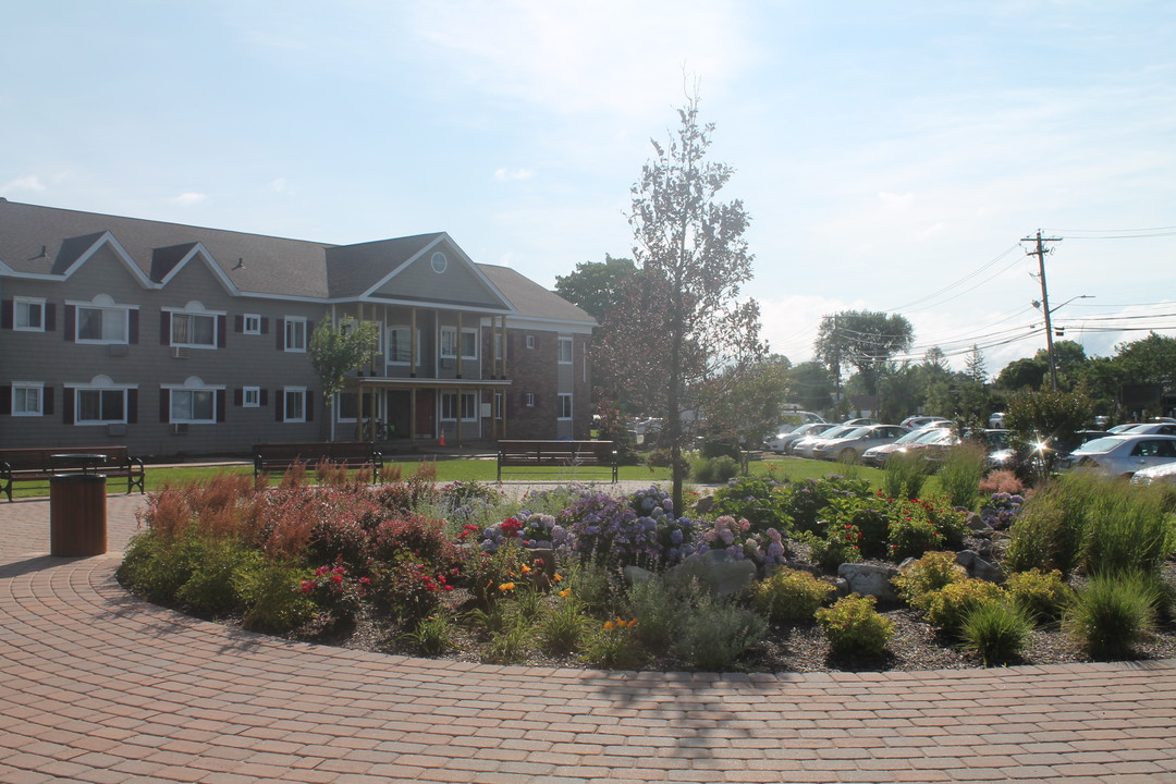 Mayfair Gardens in Commack, NY - Building Photo