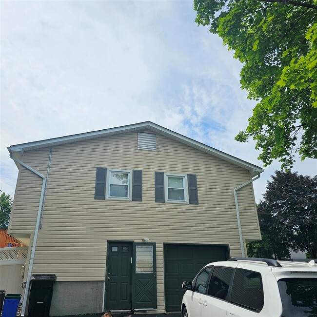 22 Woodridge Dr in Thiells, NY - Foto de edificio - Building Photo