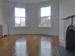 180 Adams St, Unit #403 in Newton, MA - Foto de edificio - Building Photo