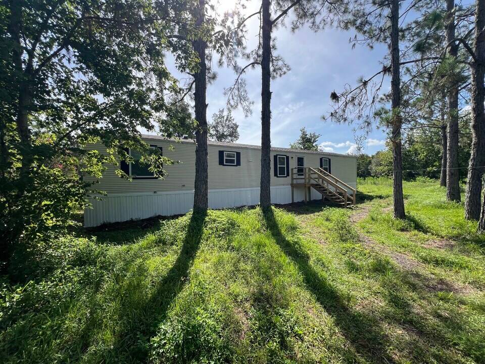 2320 Pioneer Dr in Lakeland, FL - Building Photo