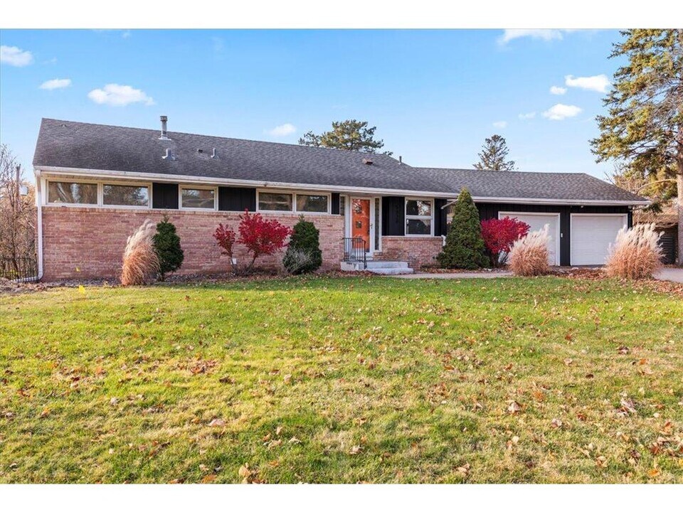 5528 Merritt Cir in Minneapolis, MN - Building Photo