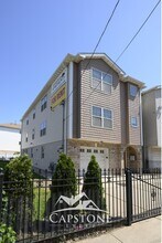 255-257 New Jersey Railroad Ave, Unit 2 - 1 Standard Hallway (West) in Newark, NJ - Building Photo - Building Photo