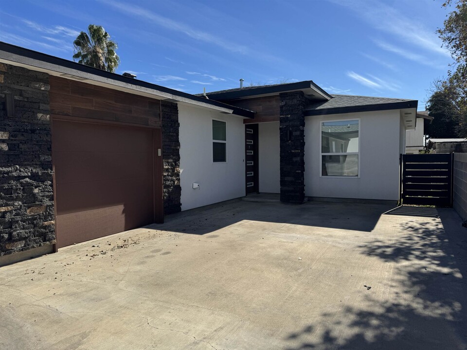 3005 Kearney St in Laredo, TX - Building Photo