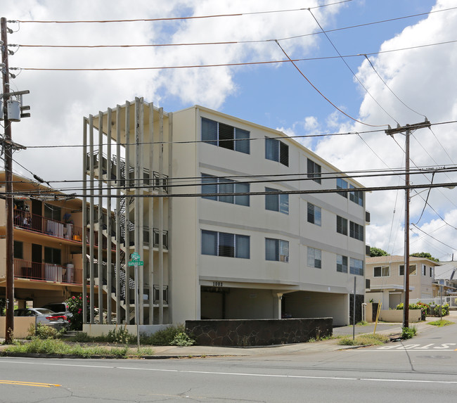 1003 Kapahulu St in Honolulu, HI - Foto de edificio - Building Photo