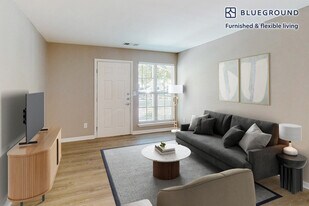 100 Court N Dr in Melville, NY - Building Photo