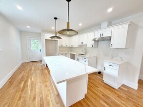 28 Pitcher Ave in Medford, MA - Building Photo - Building Photo