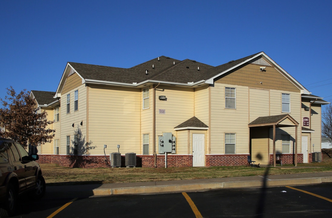 Spartan Residence Hall in Tulsa, OK - Building Photo