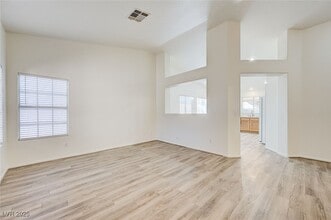 9665 Crystal Ridge Rd in Las Vegas, NV - Building Photo - Building Photo
