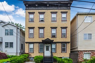 74 Wildey St in Tarrytown, NY - Foto de edificio - Building Photo